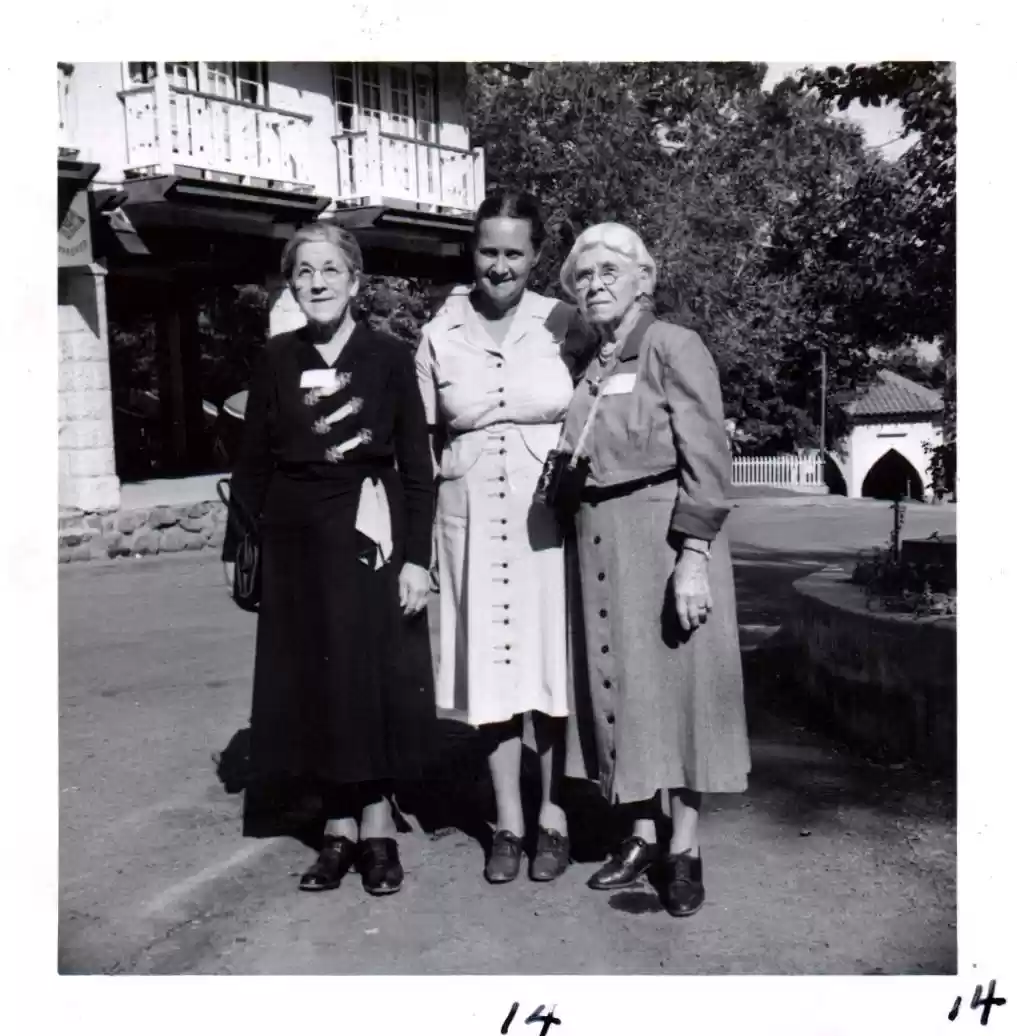 Anna Sodergren, Maguerite Starr and Nancy E. Hughes - Oregon (14)